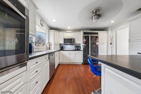 2 Caryn Place Fairfield NJ 07004