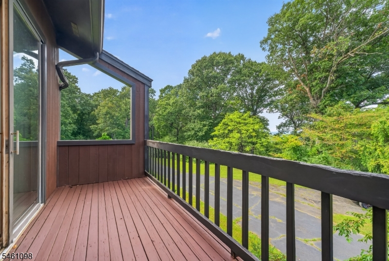 8 Springhill Road Franklin NJ 08801