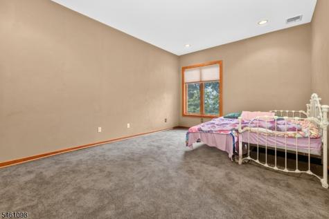 8 Springhill Road Franklin NJ 08801
