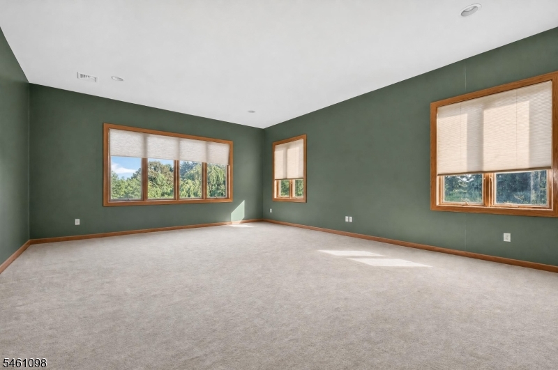 8 Springhill Road Franklin NJ 08801