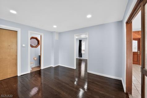139 N Prospect Street Lopatcong NJ 08865