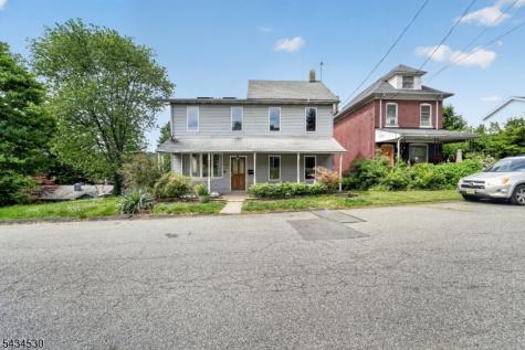 139 N Prospect Street Lopatcong NJ 08865
