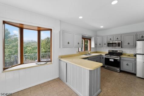 139 N Prospect Street Lopatcong NJ 08865
