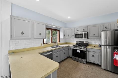 139 N Prospect Street Lopatcong NJ 08865
