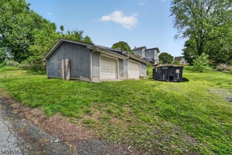 139 N Prospect Street Lopatcong NJ 08865