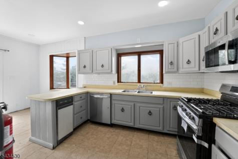 139 N Prospect Street Lopatcong NJ 08865