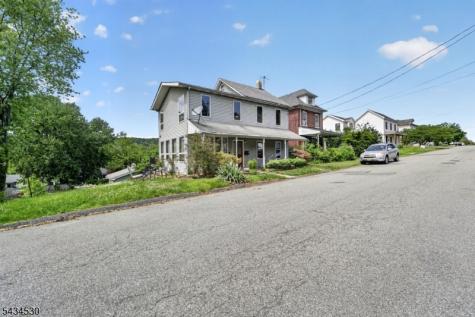 139 N Prospect Street Lopatcong NJ 08865