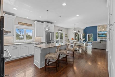 5 Thames Lane Raritan NJ 08822