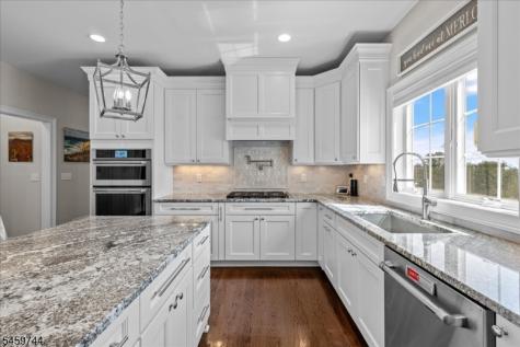 5 Thames Lane Raritan NJ 08822