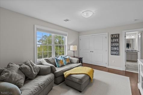 5 Thames Lane Raritan NJ 08822