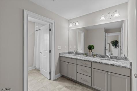 5 Thames Lane Raritan NJ 08822