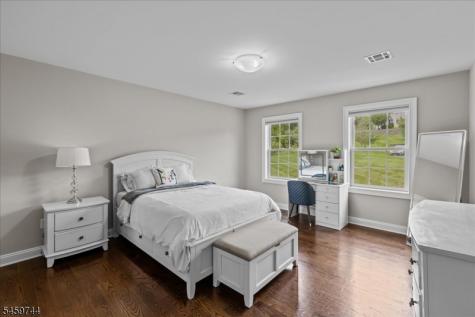 5 Thames Lane Raritan NJ 08822