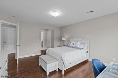 5 Thames Lane Raritan NJ 08822