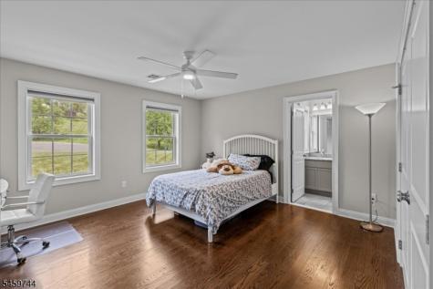 5 Thames Lane Raritan NJ 08822