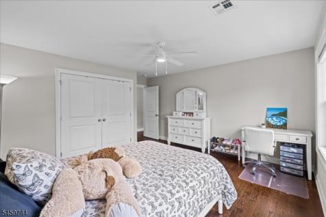 5 Thames Lane Raritan NJ 08822