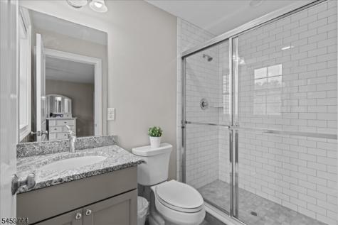 5 Thames Lane Raritan NJ 08822