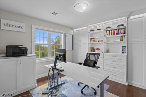 5 Thames Lane Raritan NJ 08822