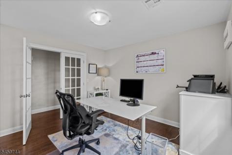 5 Thames Lane Raritan NJ 08822