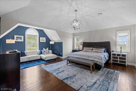 5 Thames Lane Raritan NJ 08822