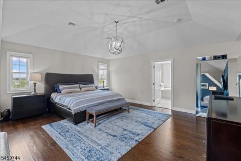 5 Thames Lane Raritan NJ 08822