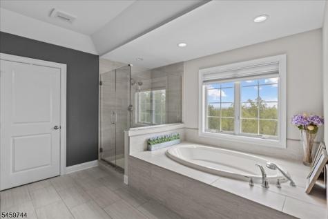 5 Thames Lane Raritan NJ 08822