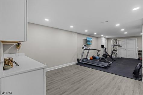 5 Thames Lane Raritan NJ 08822