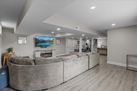 5 Thames Lane Raritan NJ 08822