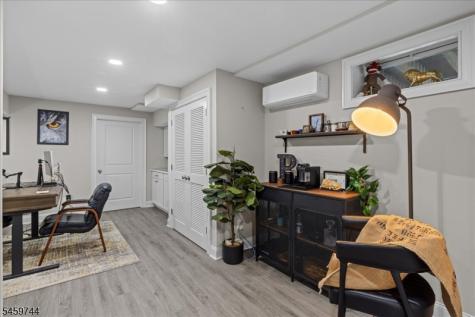5 Thames Lane Raritan NJ 08822