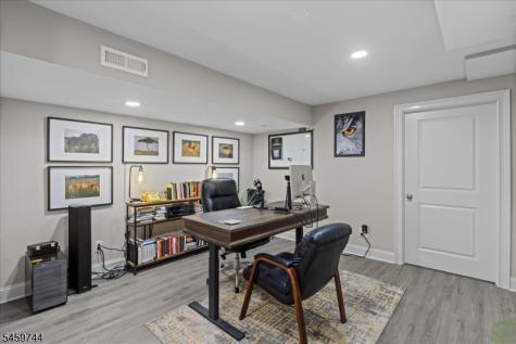 5 Thames Lane Raritan NJ 08822