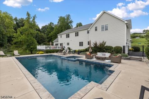 5 Thames Lane Raritan NJ 08822