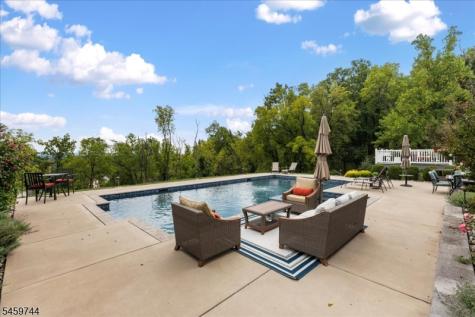 5 Thames Lane Raritan NJ 08822