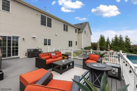 5 Thames Lane Raritan NJ 08822