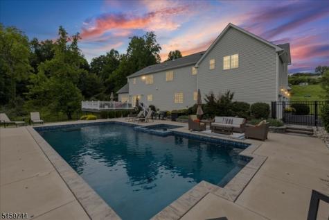5 Thames Lane Raritan NJ 08822
