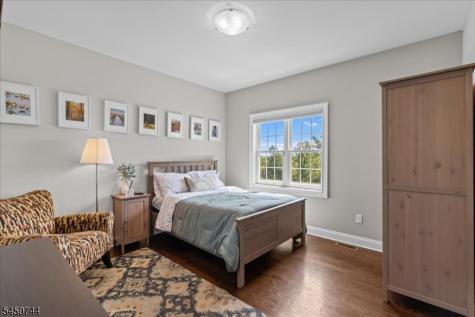 5 Thames Lane Raritan NJ 08822