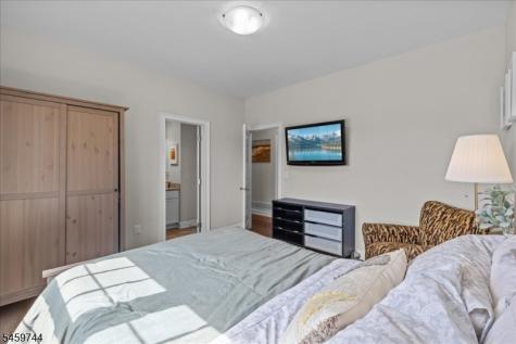 5 Thames Lane Raritan NJ 08822