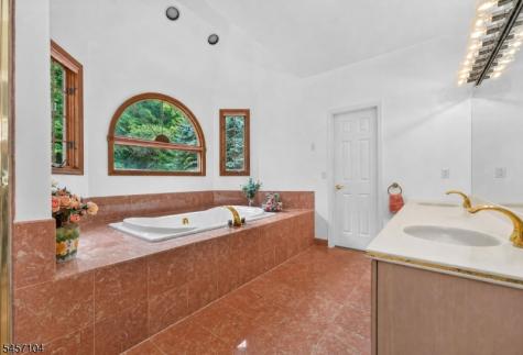 91 Frog Hollow Road Tewksbury NJ 07830
