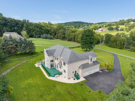 91 Frog Hollow Road Tewksbury NJ 07830