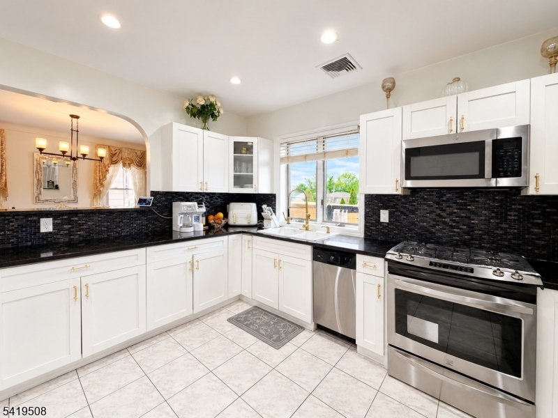 569 Monroe Place Ridgefield NJ 07657