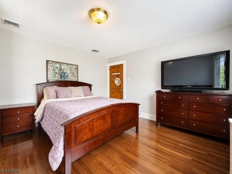 569 Monroe Place Ridgefield NJ 07657