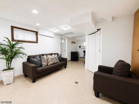 569 Monroe Place Ridgefield NJ 07657