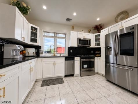 569 Monroe Place Ridgefield NJ 07657