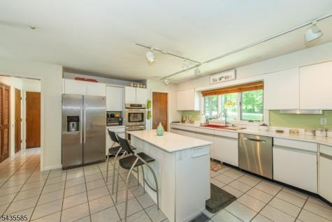 15 Wilshire Drive Sparta NJ 07871