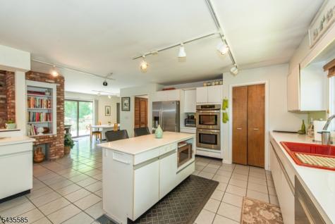 15 Wilshire Drive Sparta NJ 07871