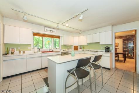 15 Wilshire Drive Sparta NJ 07871