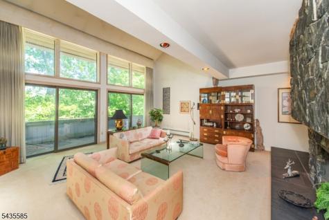 15 Wilshire Drive Sparta NJ 07871