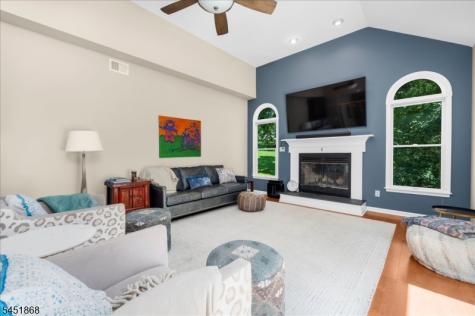 15 Austin Hill Road Clinton NJ 08809