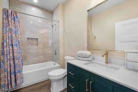31 Warren Cutting Chester NJ 07930