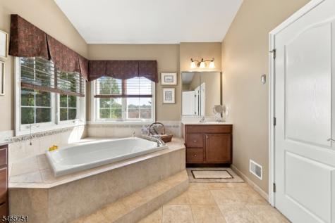 16 Ridgeline Drive Washington NJ 07853