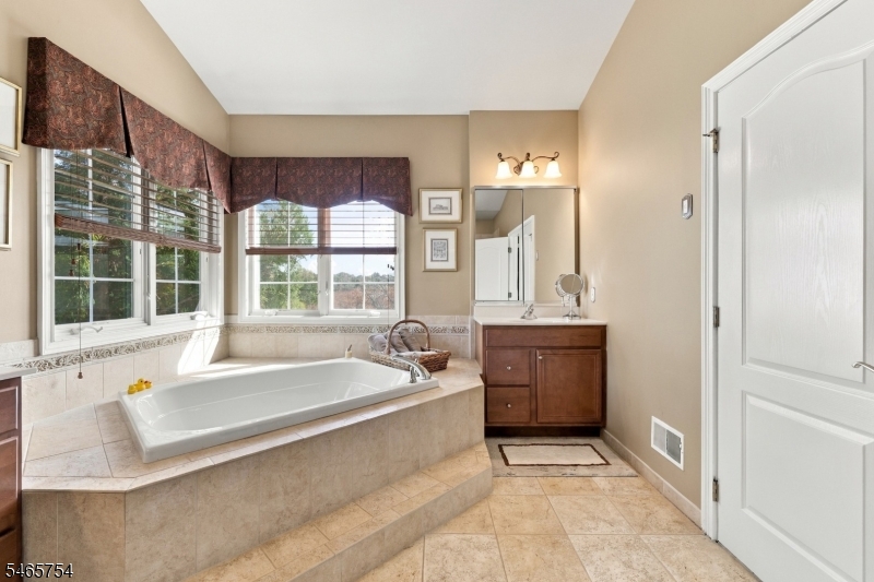16 Ridgeline Drive Washington NJ 07853