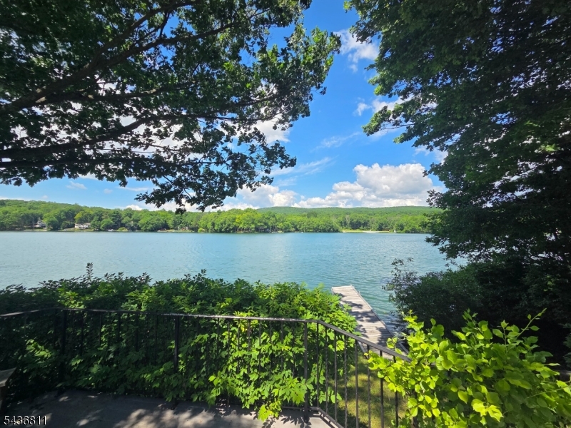 40 E Shore Drive Hampton NJ 07860